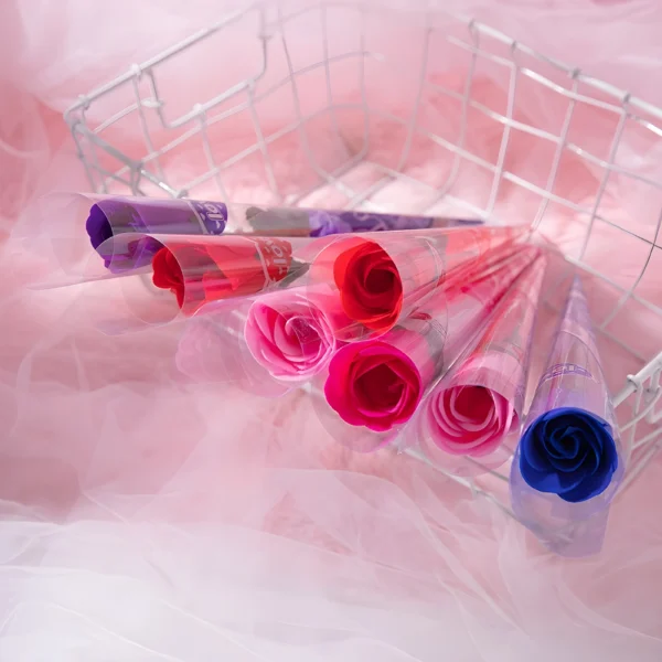 Arreglo de rosas colores variados - Imagen 3
